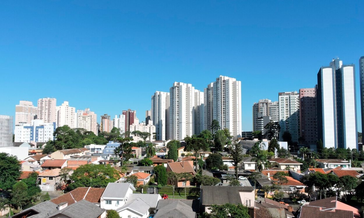 Proximo ao centro o Cristo Rei fica a poucos minutos do Mercado Municipal da Rodoferroviaria de Curitiba e do Jardim Botanico. 1